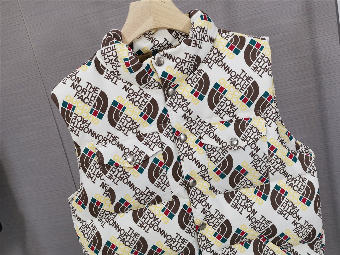 GUCCI White Logo-Print Hooded Padded Vest